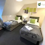 3 Bedroom 2 Bath House By Passionfruitproperties Close To Coventry City Centre - Free Wi-Fi, Driveway And Garden - 8Rwc