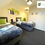 3 Bedroom 2 Bath House By Passionfruitproperties Close To Coventry City Centre - Free Wi-Fi, Driveway And Garden - 8Rwc