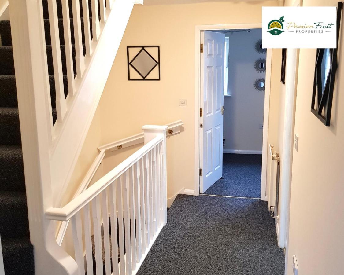 Passionfruitproperties Centre House: 3br Near Holiday home