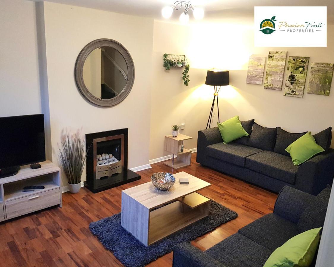Passionfruitproperties Centre House: 3br Near Holiday home