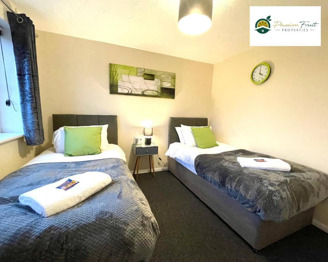 Passionfruitproperties Centre House: 3br Near Holiday home *
